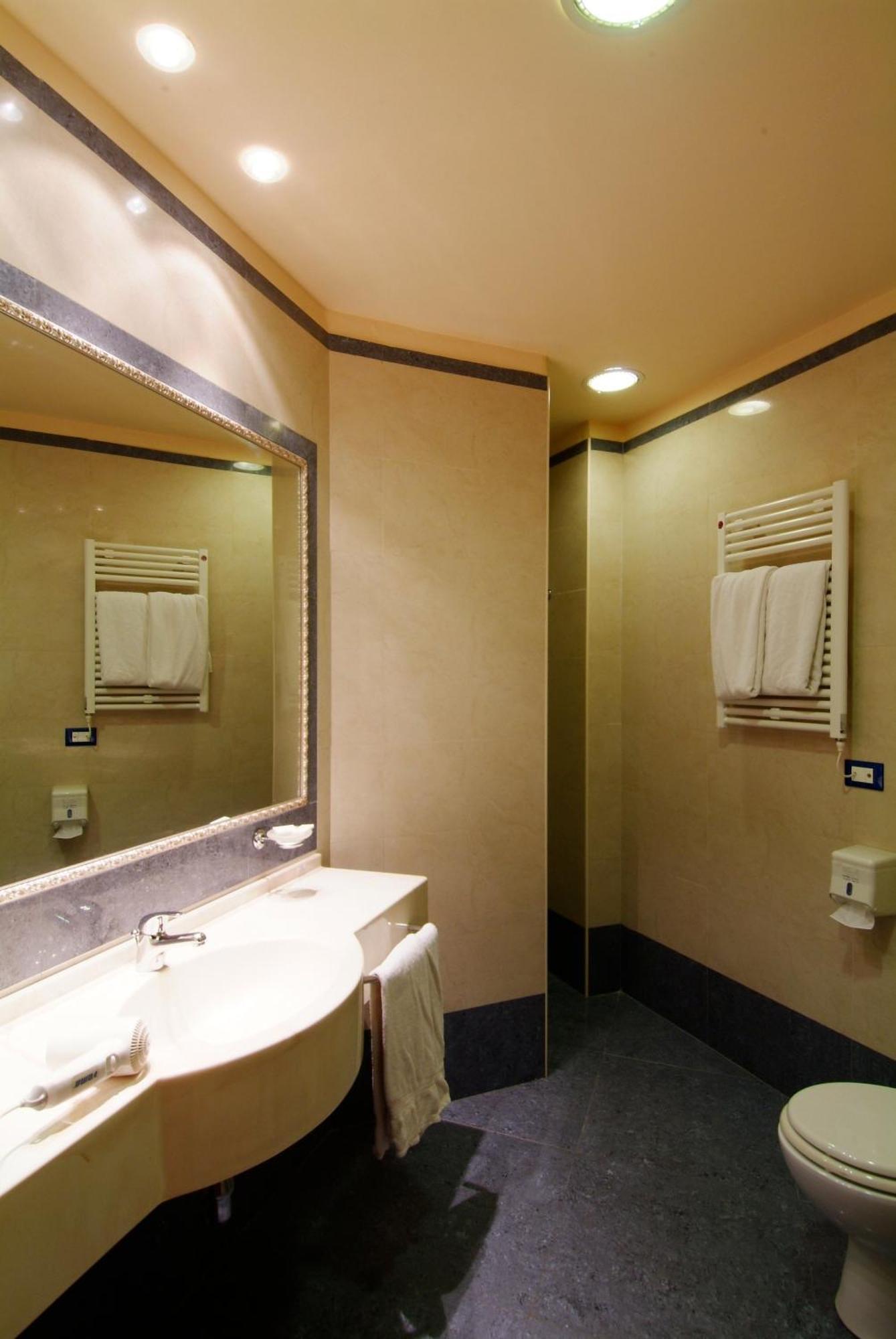 Grand Eurhotel Монтесильвано Экстерьер фото