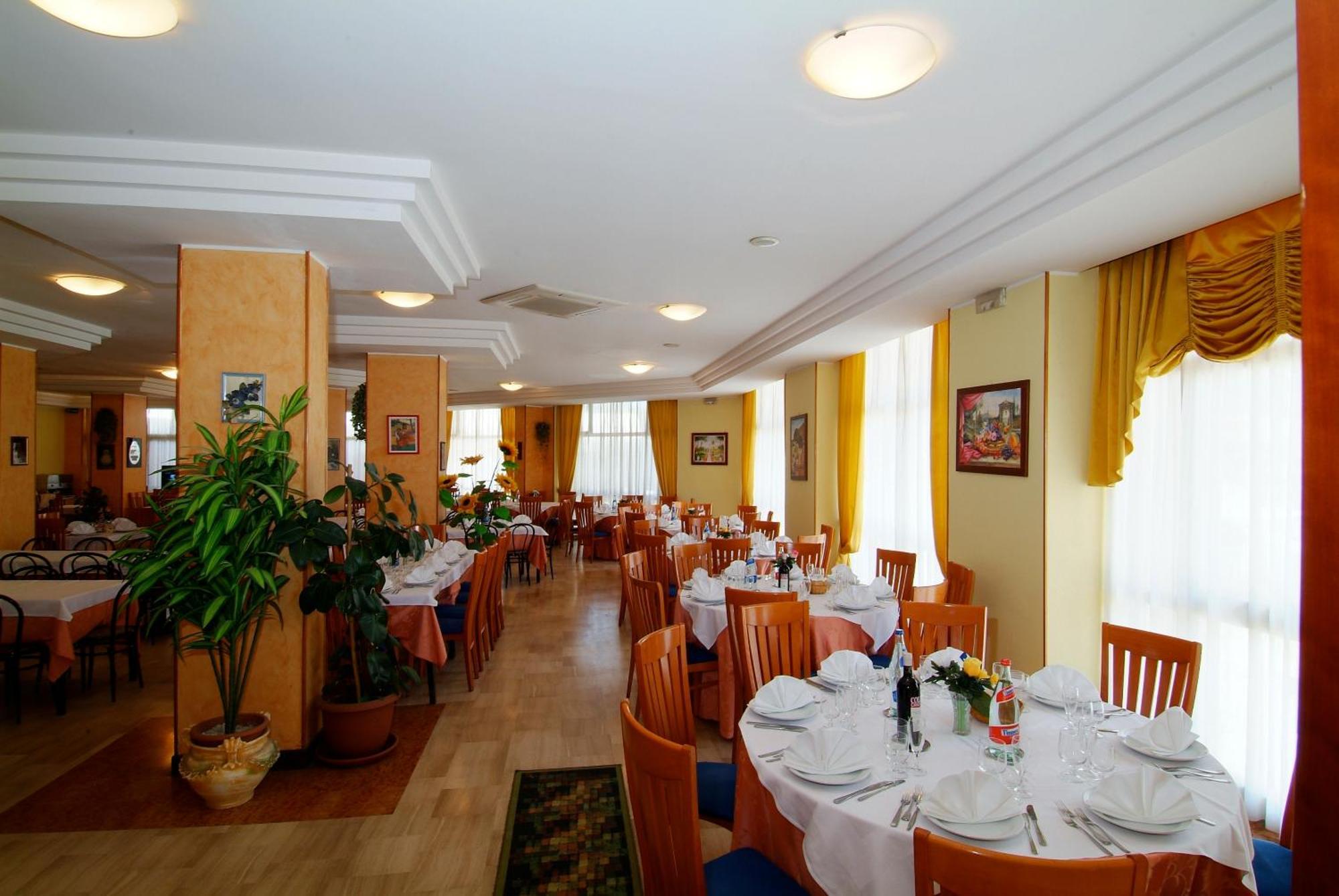 Grand Eurhotel Монтесильвано Экстерьер фото