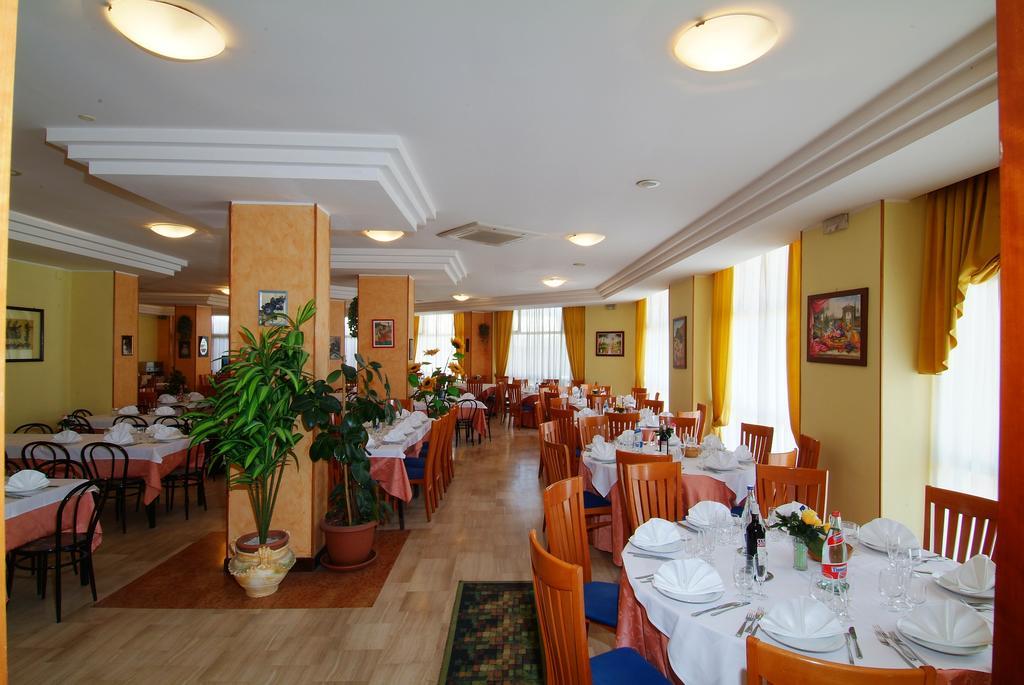 Grand Eurhotel Монтесильвано Экстерьер фото