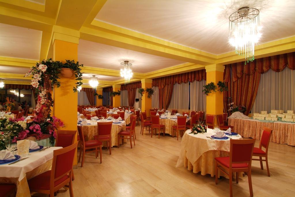 Grand Eurhotel Монтесильвано Экстерьер фото