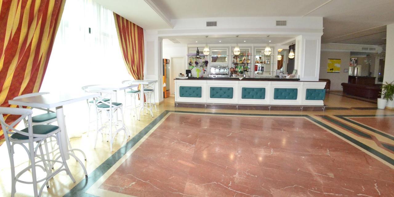 Grand Eurhotel Монтесильвано Экстерьер фото