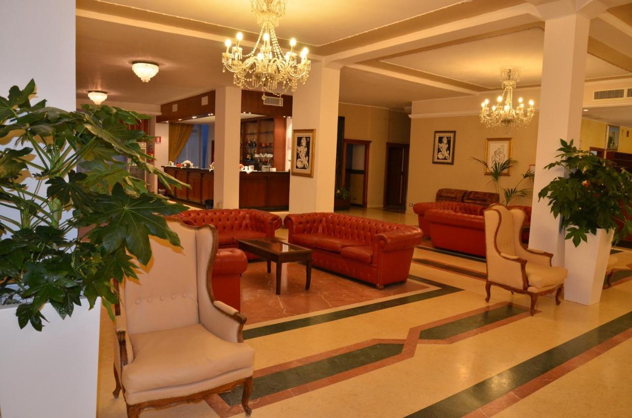 Grand Eurhotel Монтесильвано Экстерьер фото