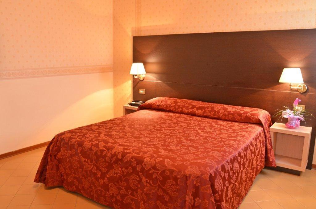 Grand Eurhotel Монтесильвано Экстерьер фото